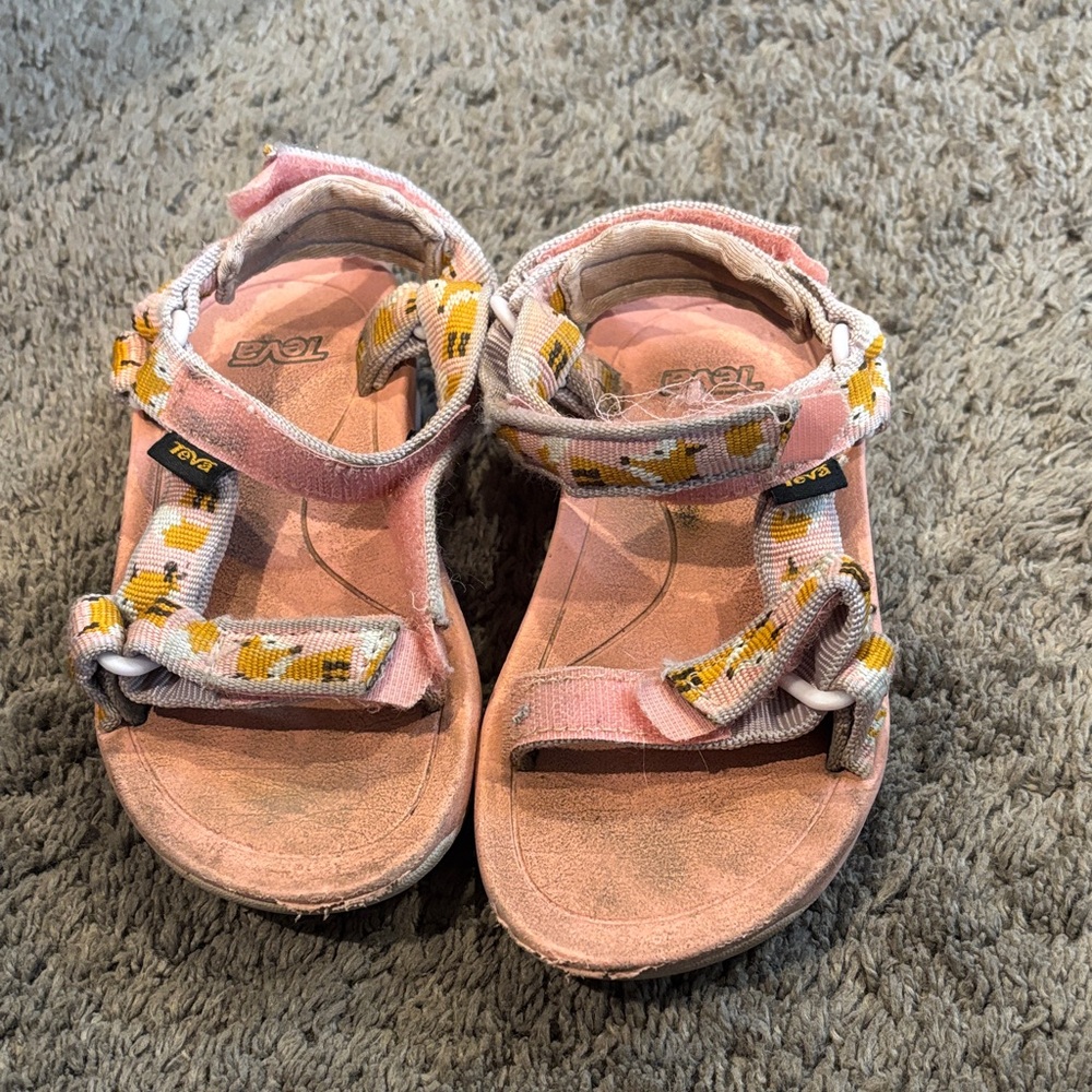 Teva toddler girl size 8